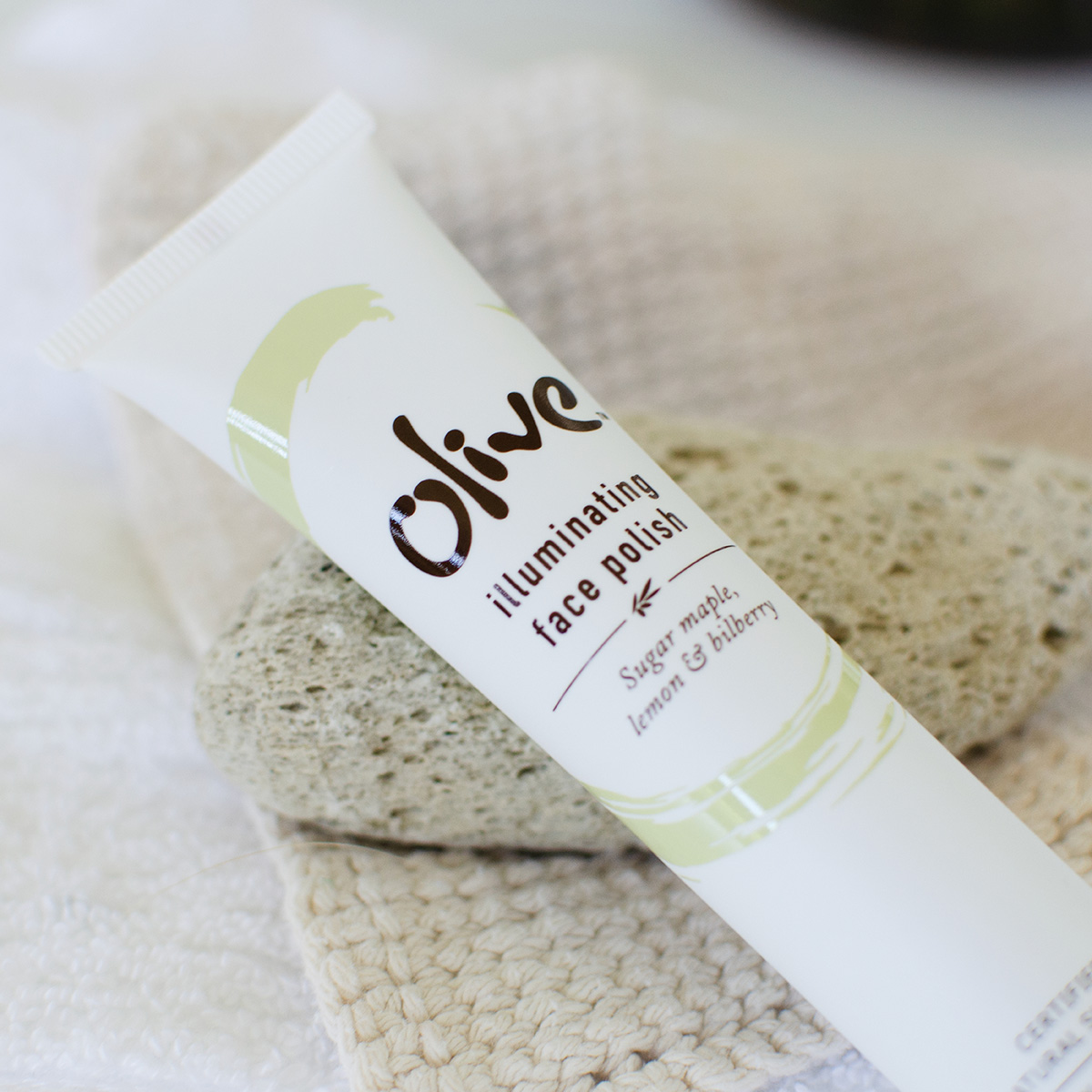 Illuminating Face Polish - Image 3